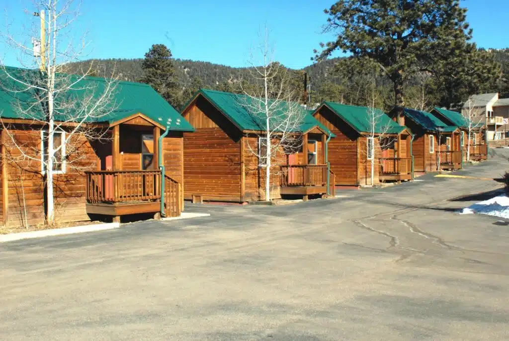 Private, pet-friendly cabins at Eagle Fire Lodge in downtown Woodland Park during winter.